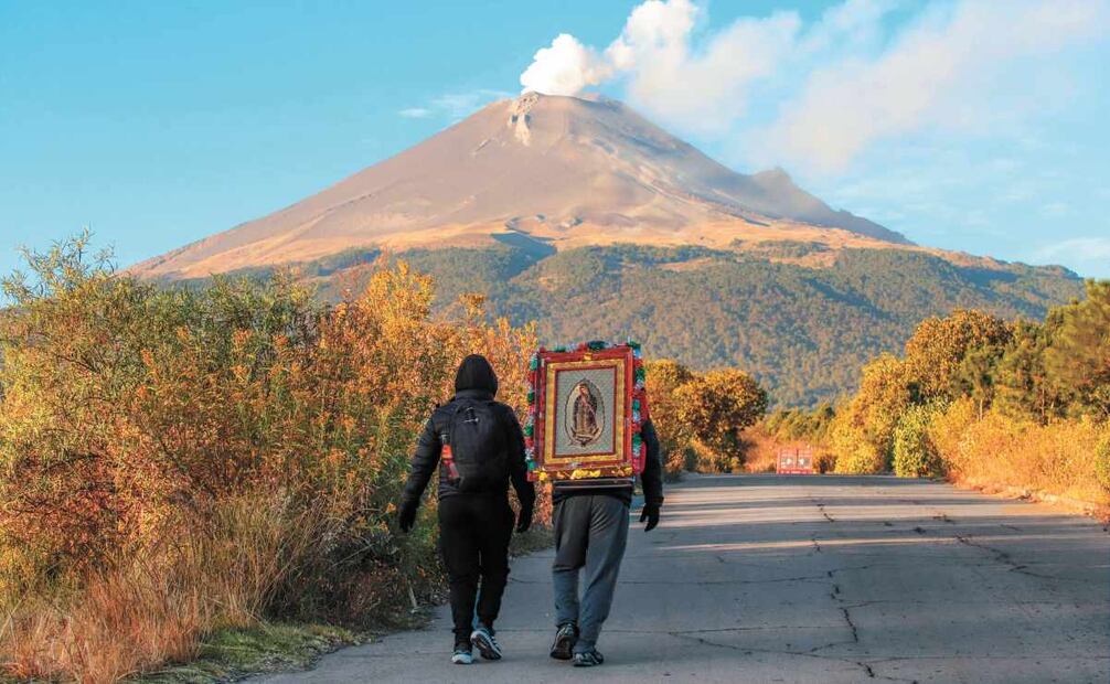 Cientos de peregrinos cruzaron por Paso de Cortés para llegar a la Basílica de Guadalupe el próximo 12 de diciembre y celebrar a la Virgen del Tepeyac en su día. Mireya Novo / EL UNIVERSAL