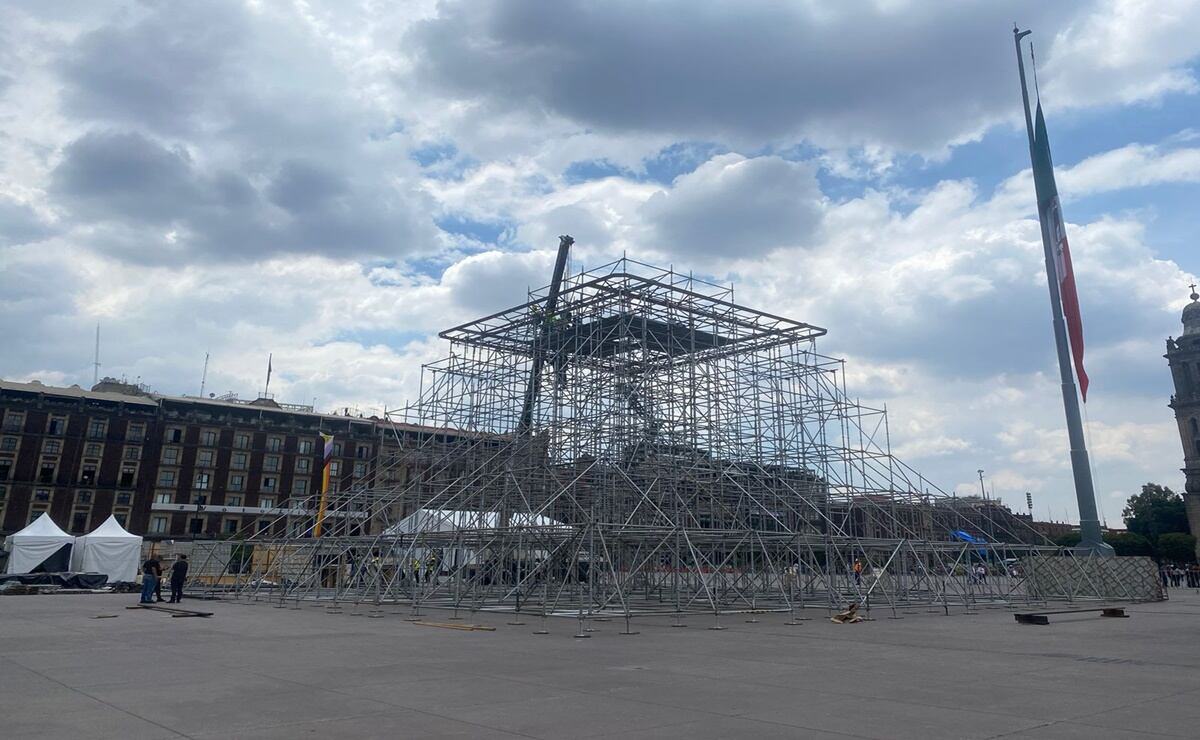 Réplica de la Pirámide de Kukulkán se erige en el Zócalo capitalino para espectáculo 360°. Foto: Alberto Acosta