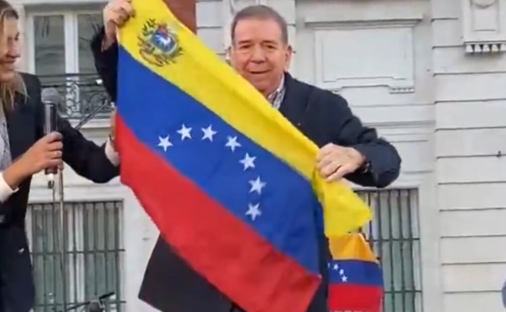 Edmundo González Urrutia hace aparición en movilización en Madrid, España. Foto: X  @EdmundoGU