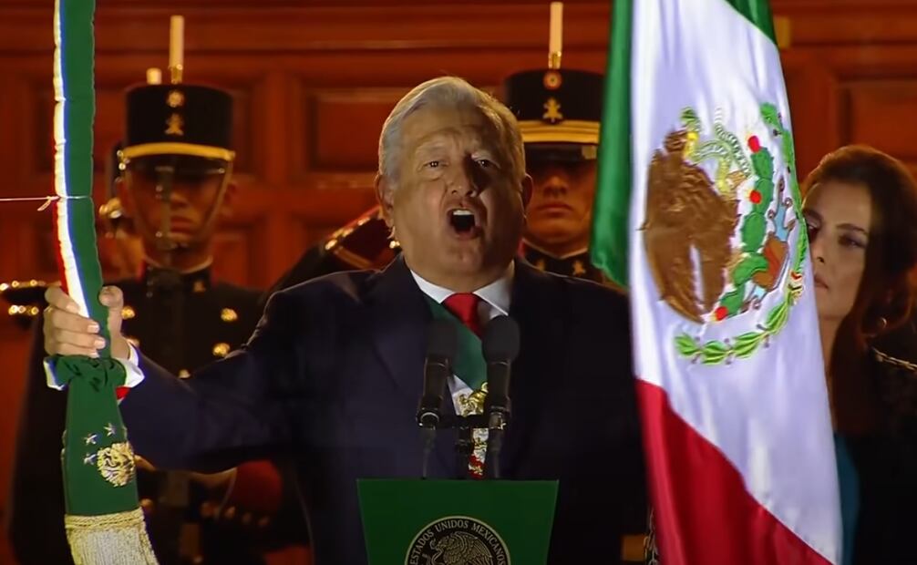 Andrés Manuel López Obrador dando el grito con zócalo vacío por segundo año. Foto: Captura de pantalla del canal Andrés Manuel López Obrador