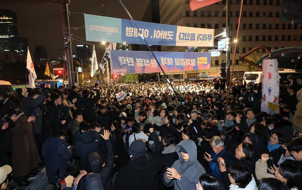 Protestas en Corea del Sur tras declaración de la ley marcial. Foto: EFE