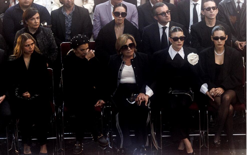 Alejandra Guzmán, Sylvia Pasquel y Michelle Salas durante el homenaje póstumo a Silvia Pinal. Foto: Yaretzy M. Osnaya /EL UNIVERSAL