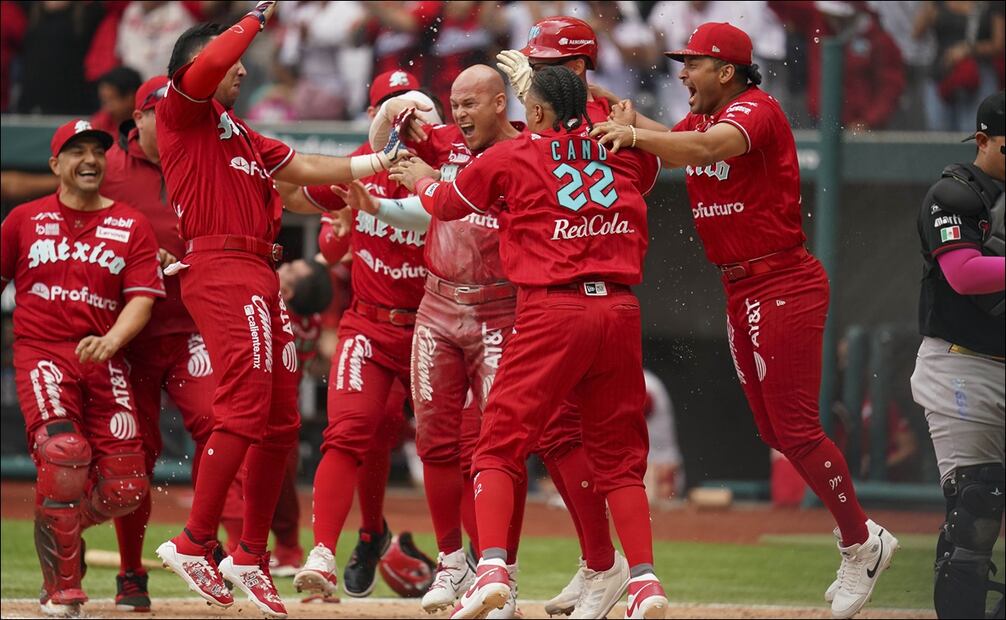 Los Diablos Rojos celebran tras dejar en el terreno a los Guerreros de Oaxaca. FOTO: Imago7