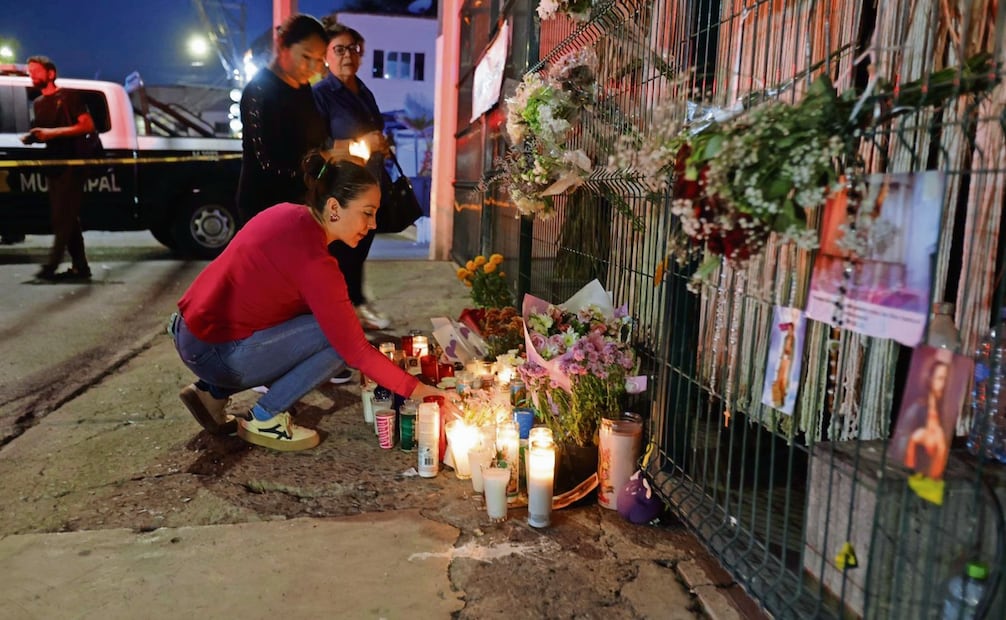 Cuatro sujetos armados ingresaron al bar Los Cantaritos, en el centro de Querétaro, y dispararon contra los
<p>clientes. El ataque duró apenas 25 segundos, pero fue suficiente para causar la muerte a 10 personas. Foto: Demian Chavez / EL UNIVERSAL