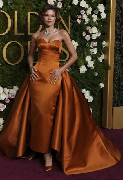 Zendaya desfiló en la alfombra roja del  hotel Beverly Hilton, modelando dos anillos. Foto:  Jordan Strauss/Invision/AP.