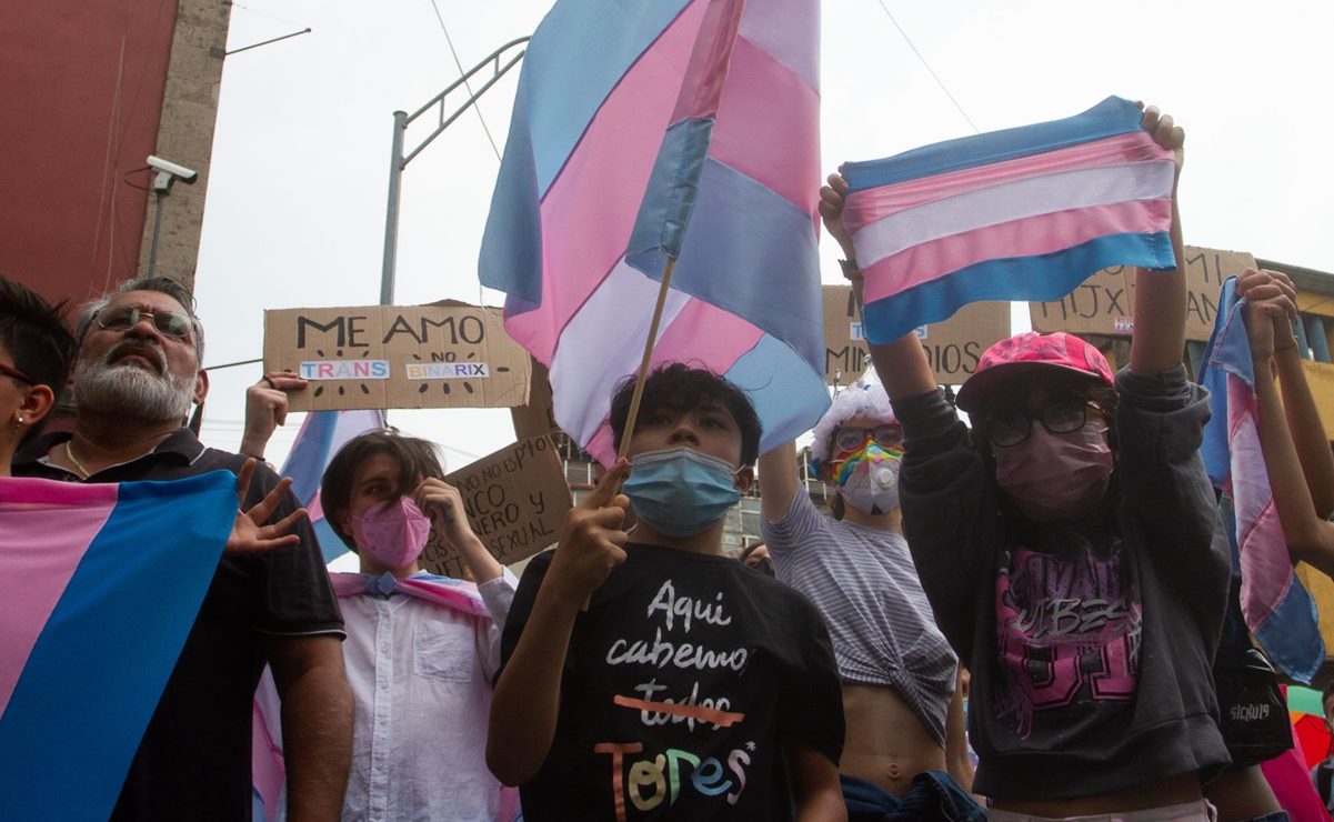 Integrantes de colectivos LGBTQ+ celebraron la aprobación de la Ley de Infancias Trans y rechazaron lo que denominaron discursos de odio y discriminación en su contra. Foto: cuartoscuro