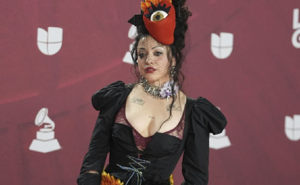 La cantante chilena lució un atuendo de la diseñadora mexicana Astrid Hadad. Foto: AP