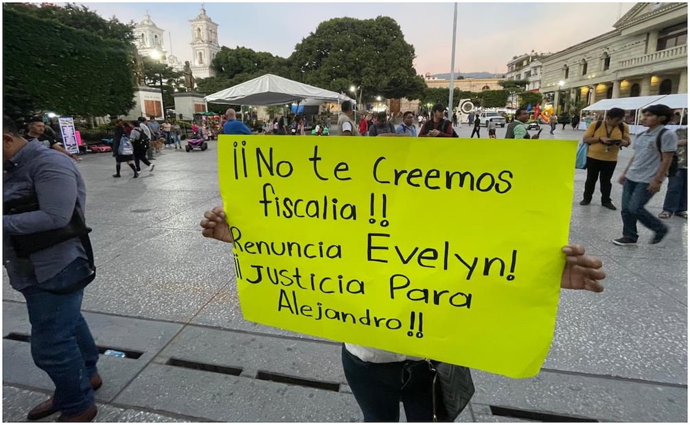 Las personas se reunieron con pancartas para exigir paz y justicia en Guerrero (15/11/2024). Foto: Arturo de Dios Palma / EL UNIVERSAL