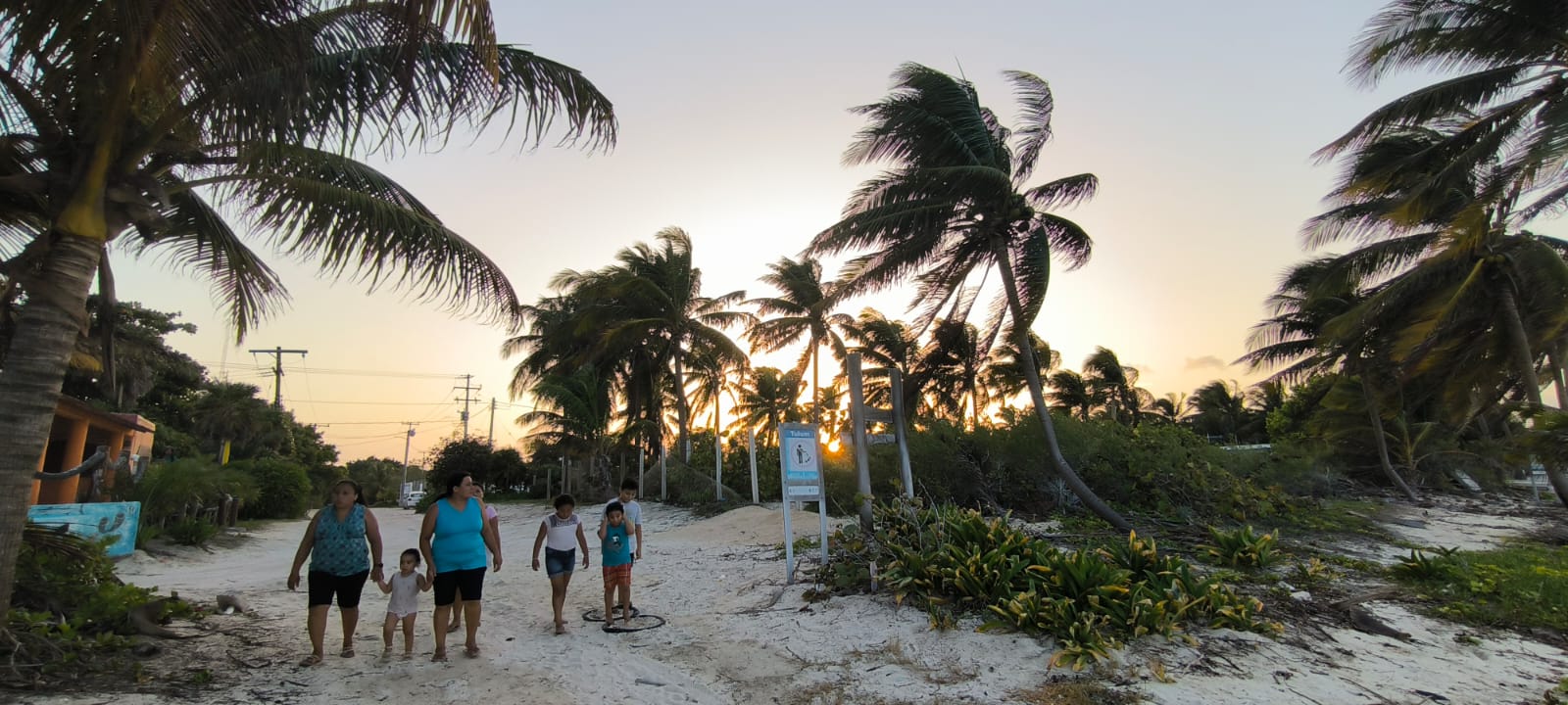 El gobierno de Quintana Roo decretó la alerta naranja para algunos municipios del estado ante la inminente llegada del huracán Beryl. (Foto: Adriana Varillas)