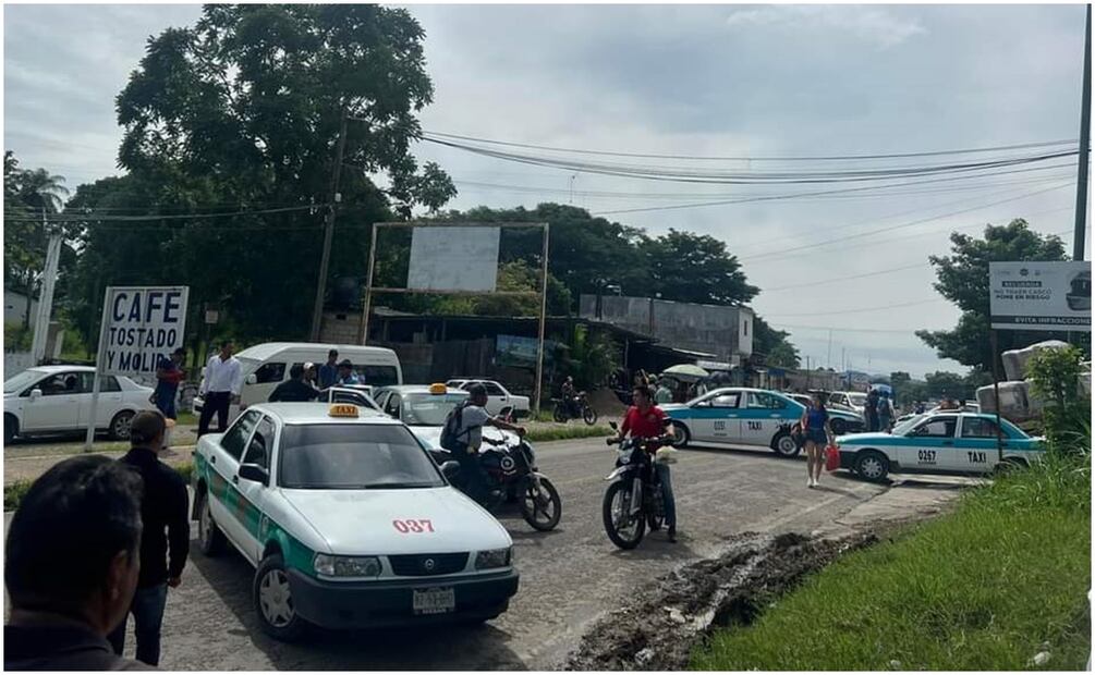 Taxistas pasean desnudo a presunto asesino de su compañero en calles de Chiapas. Foto: Especial