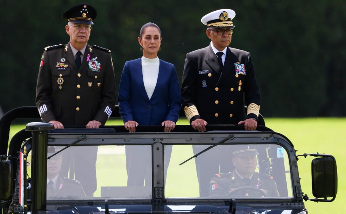 PHOTOS: Armed Forces and National Guard pay first greeting to President Claudia Sheinbaum