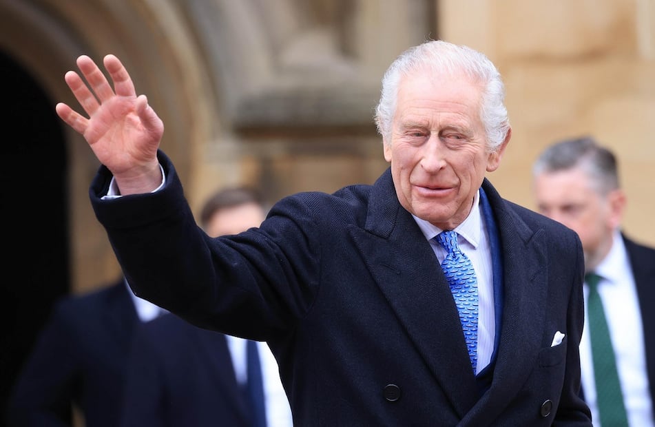 Carlos III, que al mismo tiempo es gobernante supremo de la Iglesia de Inglaterra, mencionó a "las organizaciones humanitarias que trabajan incansablemente para llevar ayuda vital". FOTO: EFE