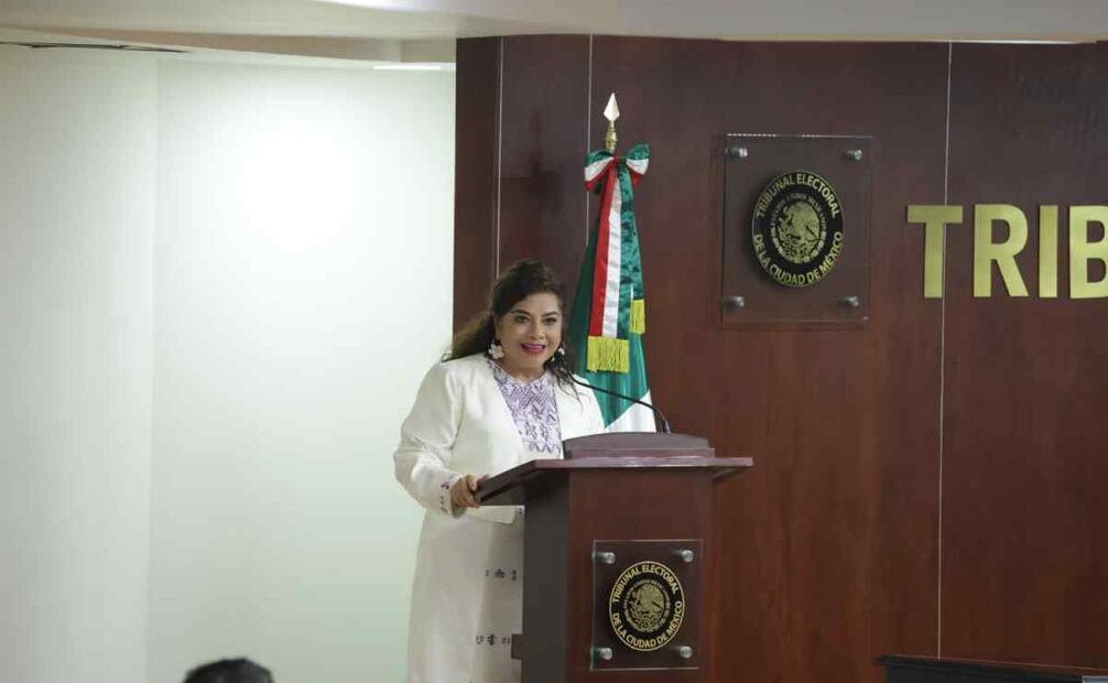 Clara Brugada recibió la constancia de validez de elección por parte del Tribunal Electoral de la Ciudad de México que la acredita como jefa de gobierno electa. Foto: Gabriel Pano/EL UNIVERSAL