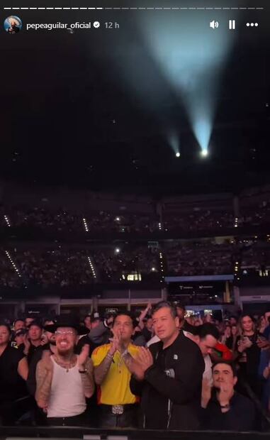 Christian Nodal aplaude a su esposa Ángela Aguilar desde la primera fila del Movistar Arena Colombia.