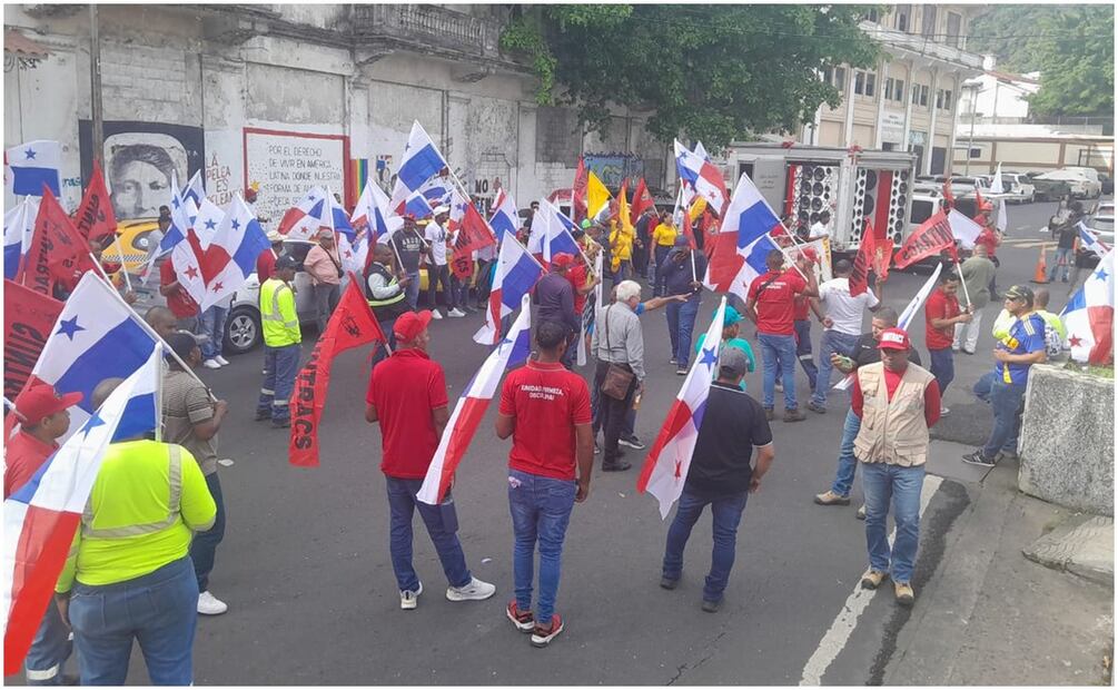 Protesta frente a la embajada de Estados Unidos en Panamá tras amenaza de Trump de recuperar el canal interoceánico (24/12/2024). Foto: X (@aapayes)