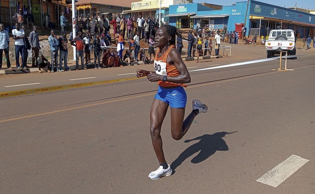 Rebecca Cheptegei en competencia - Foto: AP