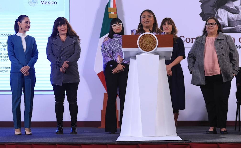 Mujeres del equipo de la presidenta Claudia Sheinbaum en La mañanera del Pueblo del 3 de cotubre de 2024. Foto: Berenice Fregoso / EL UNIVERSAL