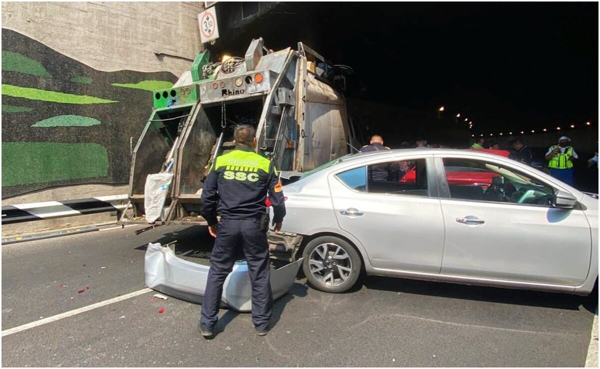 Garbage truck causes crash on the low San Antonio Abad road bridge; 8 people reported injured