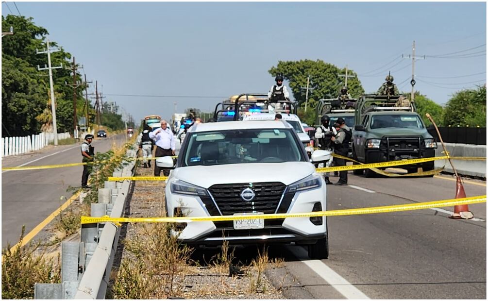 Hallan 6 cuerpos dentro de camioneta abandonada sobre carretera Culiacán-Eldorado (30/11/2024). Foto: Cortesía