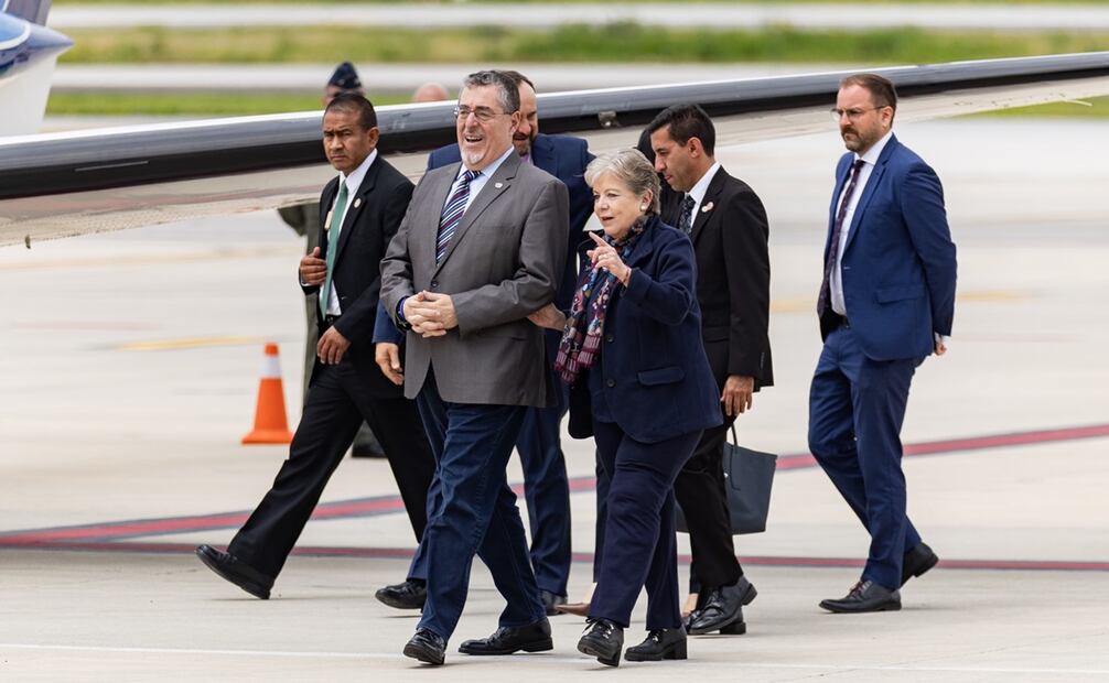 Bernardo Arévalo llega a México para investidura de Claudia Sheinbaum. Foto: Hugo Salvador / EL UNIVERSAL