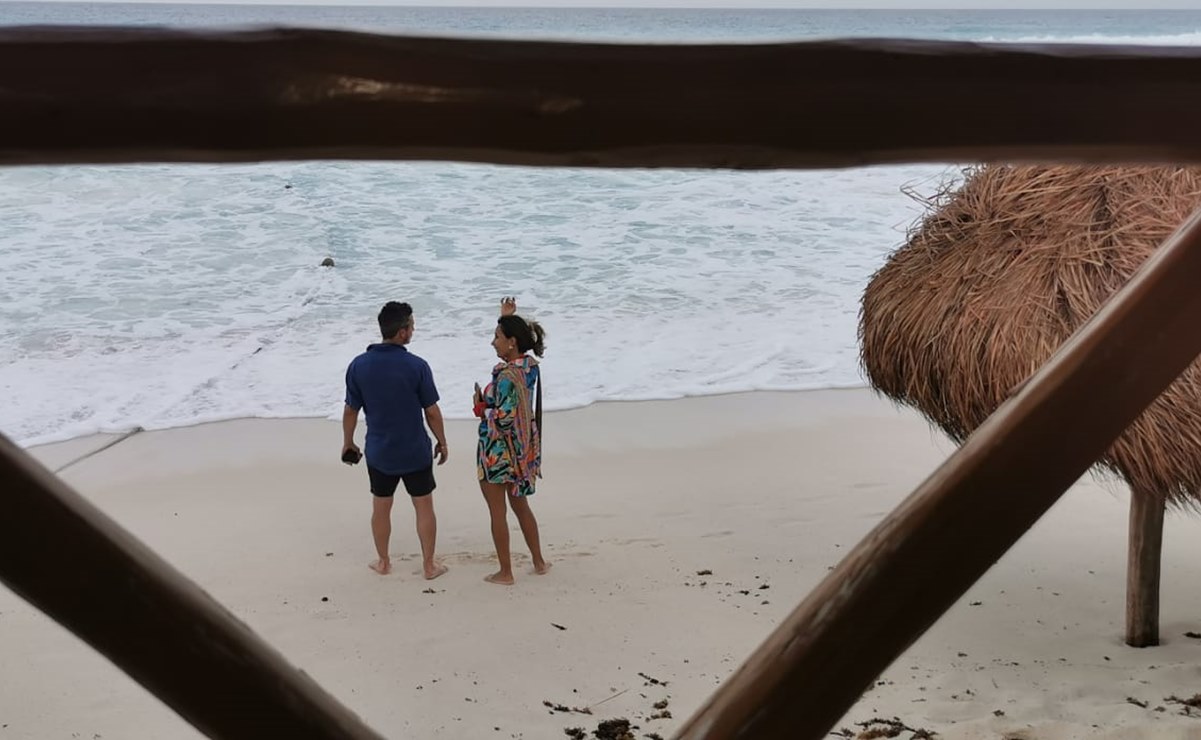 En playas de Cancún, residentes y turistas aprovecharon la tarde de hoy para pasear. Foto: Adriana Varillas - EL UNIVERSAL