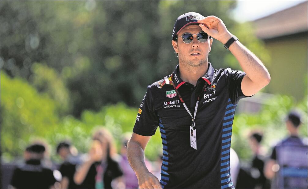 Checo Pérez tiene la misión de recuperarse en la segunda parte de la temporada - Foto: EFE