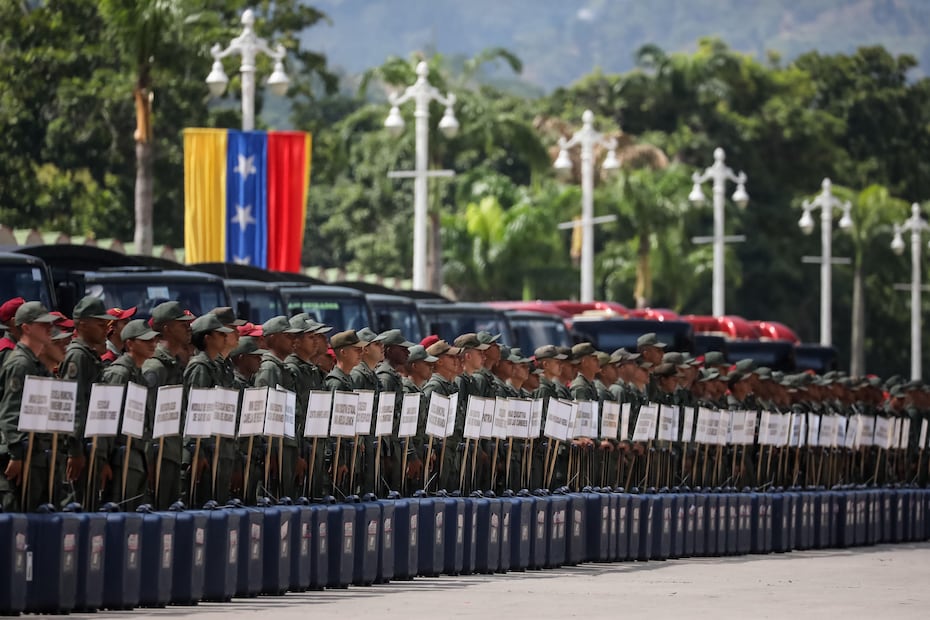 Militares con material electoral participan en un acto en Caracas (Venezuela) (Foto: EFE)