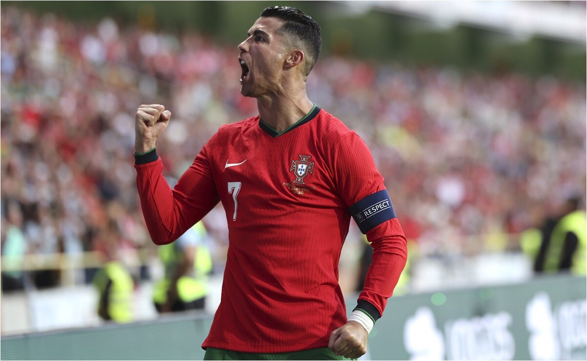 Cristiano Ronaldo celebra uno de sus goles ante Irlanda. FOTO: AP