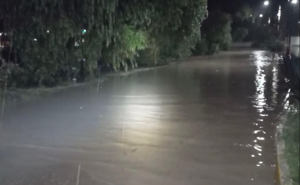 Desbordamiento del Río El Salto en Hidalgo provoca evacuaciones y daños graves. Foto: Dinorath Mota López