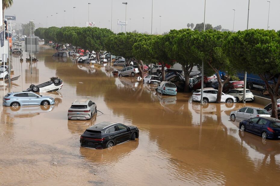 Vista general del polígono industrial de Sedaví anegado a causa de las lluvias torrenciales de las últimas horas. FOTO: MIGUEL ÁNGEL POLO. EFE