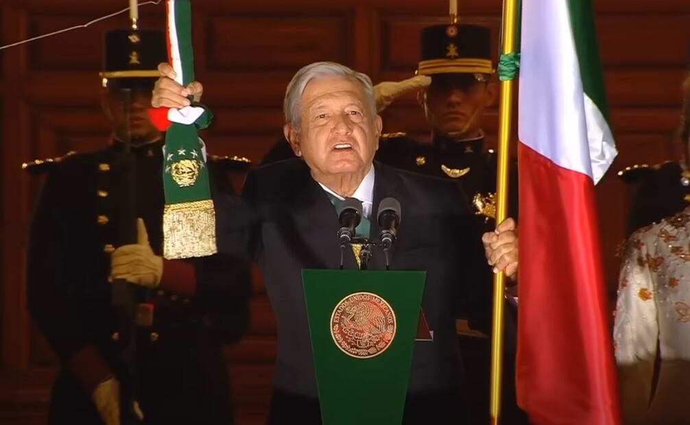 Andrés Manuel López Obrador dando el grito al zócalo vacío por pandemia en el 2020. Foto: Captura de pantalla del canal Andrés Manuel López Obrador