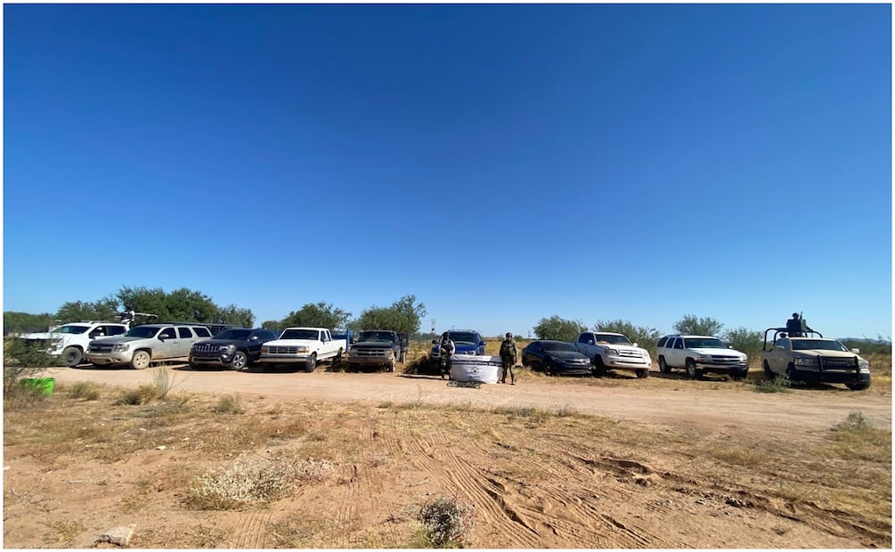 Elementos de la Guardia Nacional y el Ejército también encontraron 8 vehículos en Caborca, Sonora este 20 de septiembre de 2024. Foto: Guardia Nacional