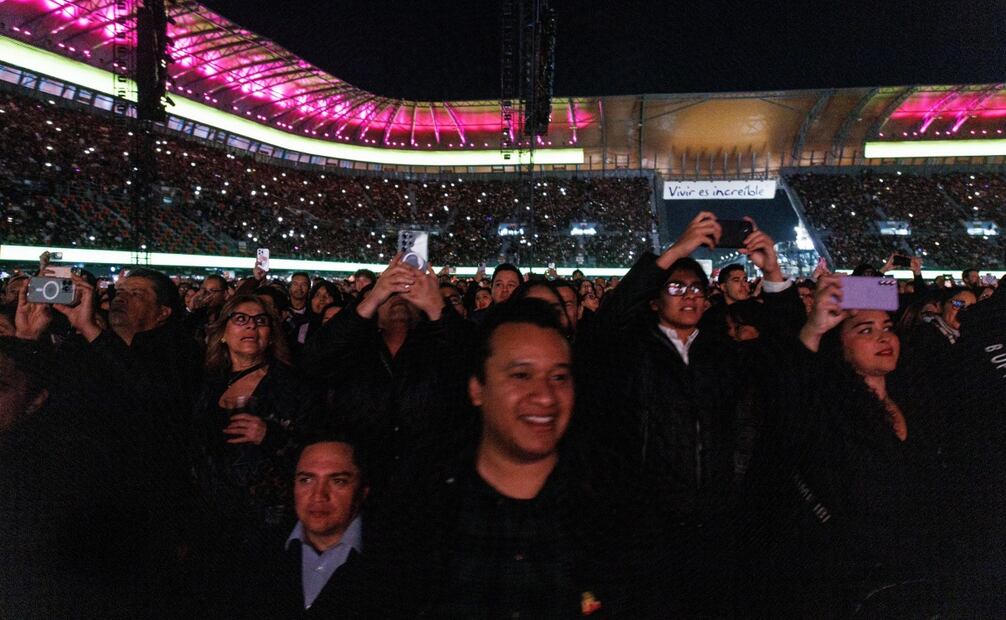 Fans de "El Sol" en su concierto. Foto: Yaretzy M. Osnaya / EL UNIVERSAL