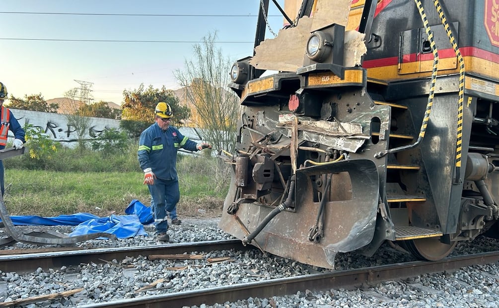 Tráiler se impacta contra tren en Guadalupe, Nuevo León; hay cierre total de la circulación. Foto: Especial