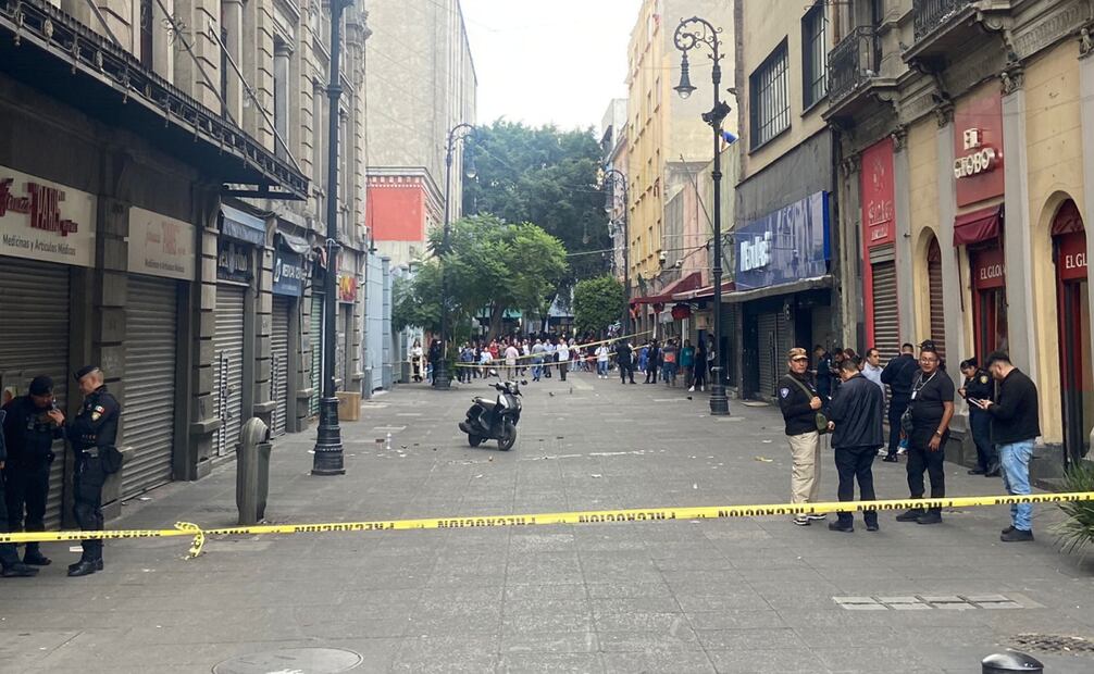 Policías acordonaron la zona donde fue atacada Diana Sánchez Barrios, lideresa de ambulantes en la CDMX. (17/10/2024) Foto: Juan Carlos Williams