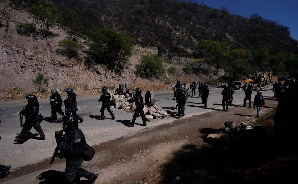 Los bloqueos de carreteras en el Trópico de Cochabamba que conecta con el oriente de Bolivia cumplen 20 días. Foto: AP