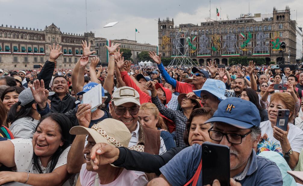 La multitud disfruto del evento musical "Zócalo Lindo y Querido", con presentaciones de mariachis como el Mariachi Arce y el Mariachi Amazonas. Foto: César Huerta