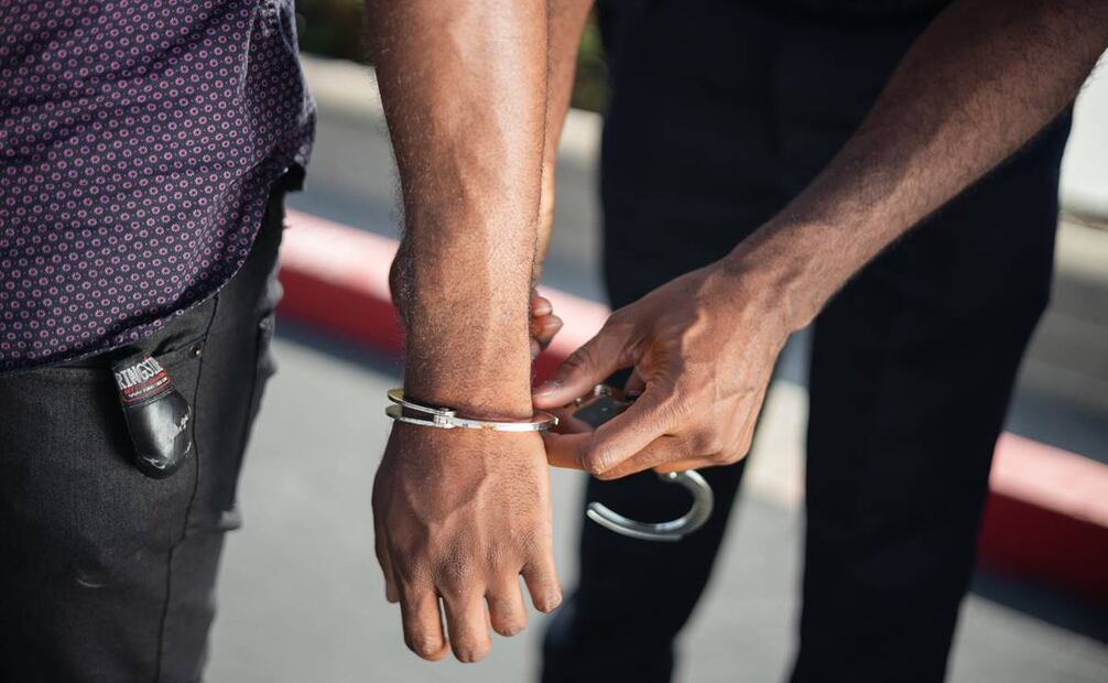 Jeffries y su pareja, Matthew Smith, fueron arrestados en Florida y se tenía prevista su comparecencia ante un tribunal el martes por la tarde en West Palm Beach. Foto ilustrativa: Pexels