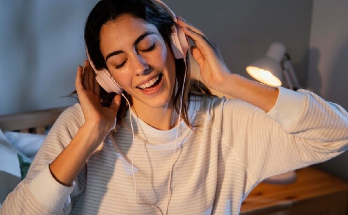 Why it is not good to listen to music before going to sleep? This is what science says