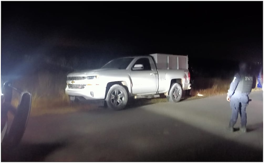 Camioneta presuntamente abandonada por los asesinos de tres hermanos que pertenecían a la Secretaria de Seguridad y Paz del Estado de Guanajuato (10/12/2024). Foto: Especial