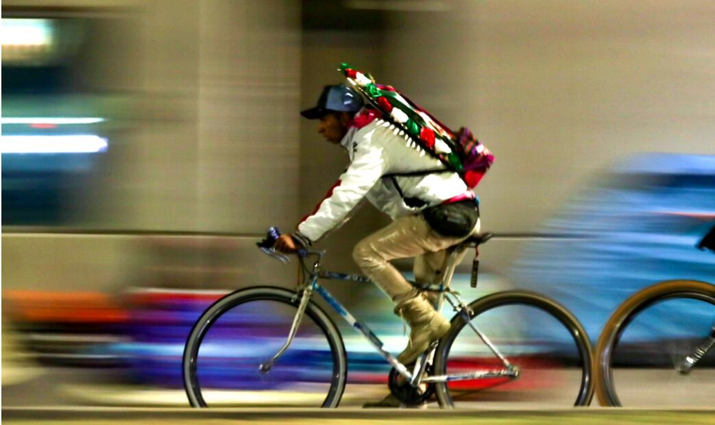 Miles de peregrinos comenzaron a llegar desde el pasado domingo a la Basílica de Guadalupe a pie, en bicicleta, en motocicleta, en auto o en Metro, no importa cómo, pero todos movidos por la fe. Foto: Axel Sánchez/ EL UNIVERAL