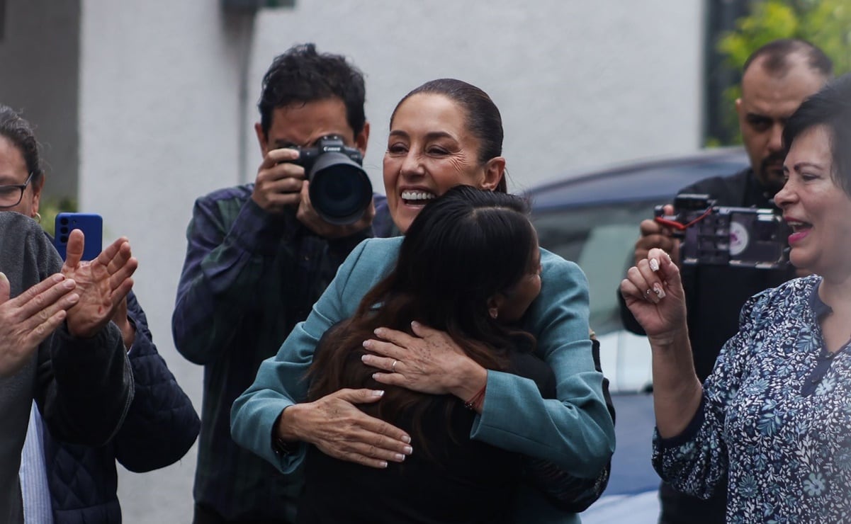 Celebran a Claudia Sheinbaum por su cumpleaños 62. Foto: Huego Salvador / EL UNIVESRAL