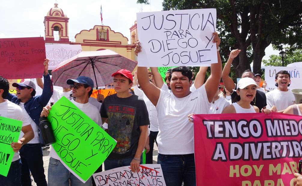 Imputan delito de ejecución extrajudicial a policías municipales que mataron a joven en alcoholímetro de Oaxaca. Foto: Edwin Hernández