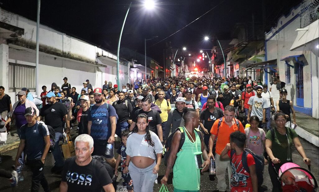 Migrantes salieron la madrugada del domingo de Tapachula, Chiapas, con  dirección a EU. Foto: EFE