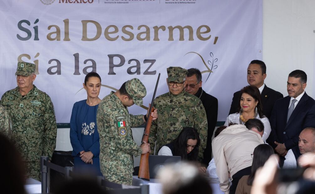 La presidenta Claudia Sheinbaum encabeza en la Basílica de Guadalupe la ceremonia de arranque del programa de canje de armas “Sí al desarme, Sí a la paz”. Foto: Hugo Salvador/EL UNIVERSAL