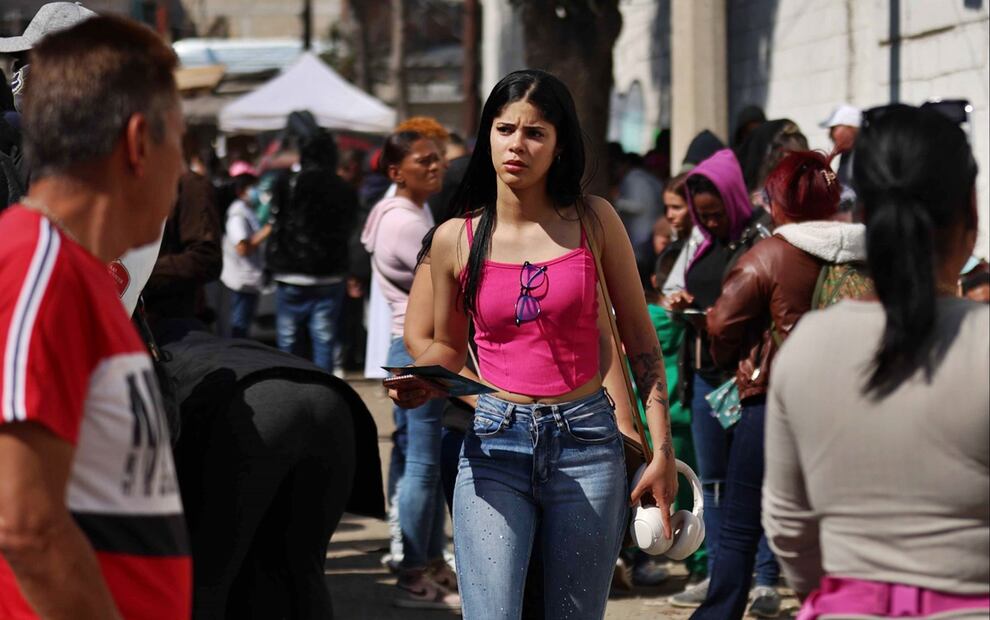 Migrantes desbordan asistencia a oficinas de la Comar en Naucalpan para quedarse en el país. Foto: Diego Simón Sánchez/EL UNIVERSAL