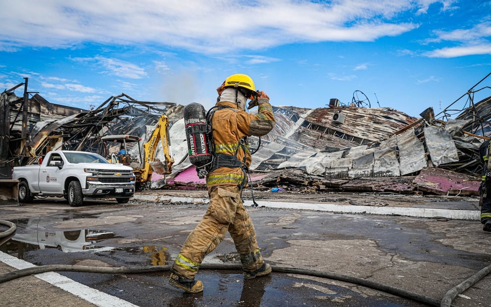 Incendio arrasa con casino y plaza comercial en Culiacán, Sinaloa. Foto: Cuartoscuro.com