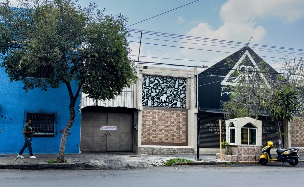 Fachada del bar Perro Salado, resguardado por la Fiscalía de Investigación del Delito de Narcomenudeo de la Ciudad de México. Foto: Hugo Salvador / EL UNIVERSAL