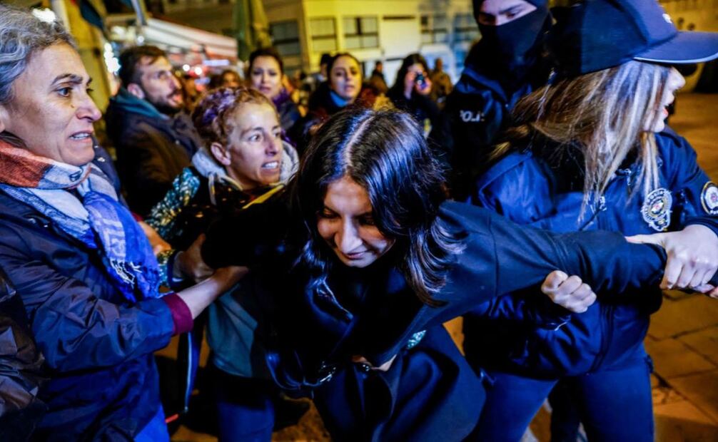 Las feministas acusan al Gobierno de fomentar la mentalidad machista mediante su defensa de los "valores familiares". (25/11/2024). Foto: KEMAL ASLAN / AFP