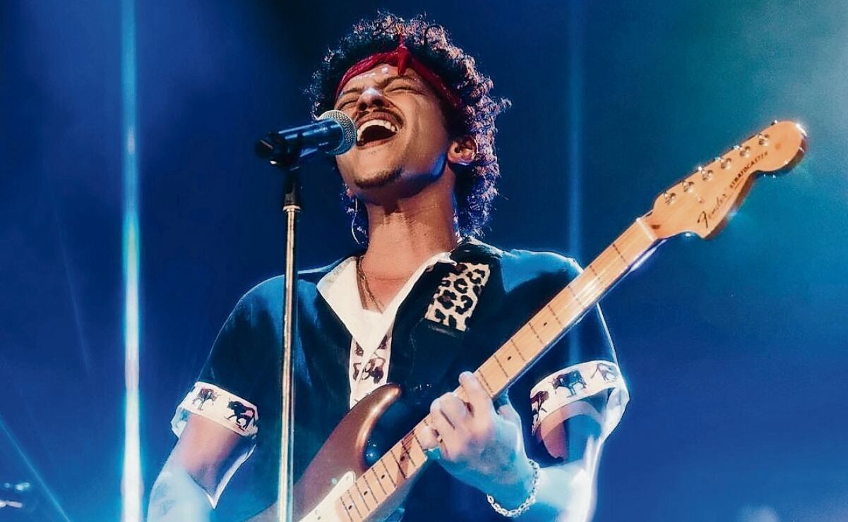 Bruno Mars throws a 24-carat party